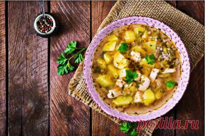 Гречневый суп с курицей - 8 пошаговых рецептов.
Добрый день, читатели моего блога! О пользе гречневой крупы уже сказано много, она входит в обязательный рацион питания в детских учреждениях, ее боготворят спортсмены и люди придерживающиеся ЗОЖ. В основном, употребляют ее в виде каши, а вот в суп добавляют не многие. И совершенно зря!

Супы с гречневой крупой — очень вкусные! Но по каким-то причинам не очень распространены. Именно поэтому сегодня я решила поделиться с вами