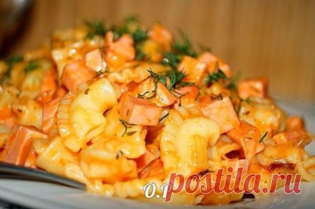 Люблю побаловать родных - Макароны с колбасой и сыром