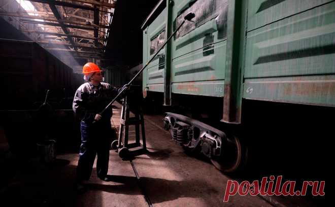 Объединенная вагонная компания сменила владельца. «Траст» продал контрольный пакет (93,6%) в Объединенной вагонной компании профильному инвестору, сообщил в интервью РБК глава банка Александр Соколов. Покупателя он не раскрыл, сославшись на «важность сделки для государства»