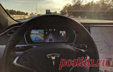 В Калифорнии пьяный водитель Tesla включил автопилот и уснул за рулем на скорости более 100 км/ч. Видео. – В РИТМІ ЖИТТЯ в Калифорнii... Posted by Sergey Lunyov on Monday, 2 April 2018 Водитель Tesla Model S уснул за рулём и протаранил припаркованную на обочине фуру. Авария произошла в калифорнийском городе Санта-Моника. На кадрах видно, как машина едет по дороге. Из-за руля её не видно. Через пару секунд после столкновения автомобиль резко поворачивает влево и врезается в припаркованный на об…