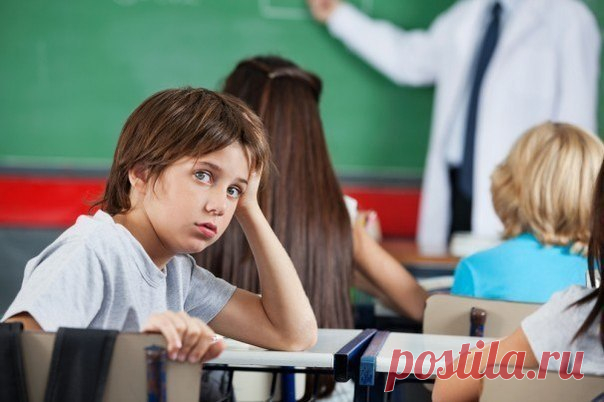 Почему наши дети не должны учиться на отлично 

Для меня, как и для многих других людей, учеба в университете прошла с твердым убеждением, что оценки решают все.

Преподаватели и родители твердили, что высокая успеваемость откроет перед тобой все двери этого мира. Высокий балл — это ключ к успешной жизни.

И я слепо верил их словам …

Я помню время, когда учебой я доводил себя до полуживого состояния, только ради того, чтобы получить высокий балл на экзамене.

И мне казало...