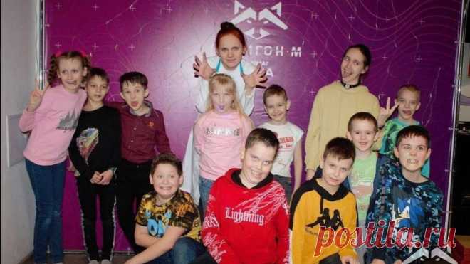 День рождения ребёнка - наиболее популярная программа клуба лазертаг в Саратове. Уже более 14 лет радуем детишек и взрослых играми лазертаг. Особенно популярны в последнее время игры в помещении, в ТЦ Оранжевый. Наш клуб отличается от других тем, что мы практикуем интерактивный, иммерсивный лазертаг. Это не просто игра, а целое театрализованное действо с игроками в главной роли. Персонажи очень нравятся нашим гостям. Особенно популярен безумный учёный ))