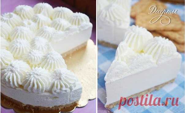 Торт-мусс со вкусом пломбира 

ИНГРЕДИЕНТЫ 
сливки 33% - 500 мл 
пломбир - 300 мл 
желатин - 10 г 
вода - 60 мл 
сливочное масло - 60 г 
песочное печенье - 150 г 
сахарная пудра - 5 ст. л. с горкой 

ПОШАГОВЫЙ РЕЦЕПТ ПРИГОТОВЛЕНИЯ 
Шаг 1 

Печенье перетереть в крошку. Сливочное масло растопить. Печенье смешать с маслом. Полученную массу плотно утрамбовать в кулинарное кольцо или в разъемную форму (16-18 см). Убрать в морозильник на 20 минут. 
Шаг 2 

Желатин замочить в вод...