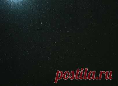 Продажа гранита Блэк Галакси
Black Galaxy - гранит черного цвета с мелкими вкраплениями золотистого и серого цветов.  Black Galaxy переводится как "Черная Галактика", и этот камень не зря носит такое название -  уникальный цвет и вкрапления делают этот гранит похожим на глубокое ночное небо, усыпанное далёкими звёздами. В наличии 1400 м2! 

Выигрышнее всего этот материал смотрится в полированном виде.  Обладает высокой морозоустойчивостью.