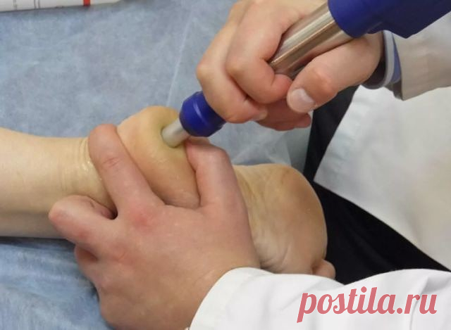 ШПОРУ ВЫЛЕЧИЛА ЗА 3 ДНЯ

Поделюсь рецептами от пяточных шпор. Прошлым летом на юге после ванн у меня так разболелась нога, что я не знала, куда ее деть. Пятка горела огнем. Приехав домой, побежала к хирургу. Молодая врач сделала снимок и объявила, что у меня после ванн обострилась пяточная шпора. Дала мне какую-то «памятку» - и все. Я поняла, что надо самой лечиться. Обратилась к народной медицине - стала искать рецепты от шпор. Все, что нашла, выписала и посылаю вам. Ведь...