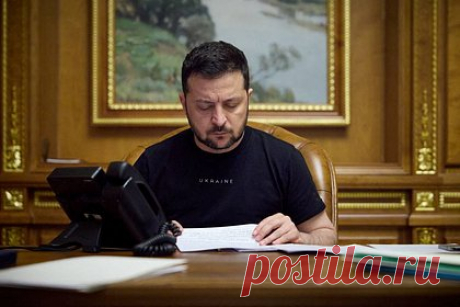 В России отреагировали на слова Зеленского об угрозе «майдана». Народ Украины испытывает недовольство политикой президента страны Владимира Зеленского, что потенциально может привести к новому майдану. Виновата в этом будет не Россия, а власти Украины, не справившиеся с ситуацией. Такое мнение в разговоре с «Лентой.ру» высказал депутат Госдумы Дмитрий Новиков.