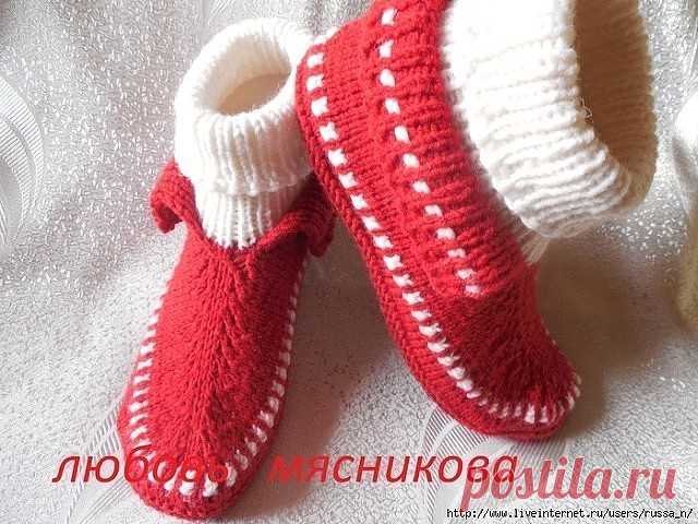 Тапочки-мокасины спицами от Любови Мясниковой

Пряжа   ALIZE  lanagold   49% -шерсть.  51% - акрил  в  100гр. - 240м.  
 р. 40.   спицы № 3 ,начинаем  вязание с подошвы

   Делаем  выкройку своей ступни  ( на бумаге обводим ступню карандашом и по контуру  вырезаем ). Проводим линии по самой широкой части   пятки и мыска  -  на этой выкройке 2 вертикальные синие линии. Проводим линию от самой выступающей части мыска до  самой выступающей точки пятки.   Между 2 вертикальными...