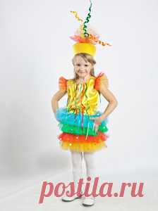 Если вы ищете идею эффектного и дешевого карнавального костюма, который можно за считанные минуты изготовить своими руками, то костюм серпантина именно то, что вам нужно. Для него вам понадобится только палочка с закрепленной на конце длинной яркой лентой. А представить и защитить такой костюм вам поможет этот стишок-визитка.