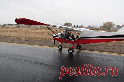 В США произошло крушение самолета. В США произошло крушение одномоторного самолета недалеко от аэропорта Биг-Бир-Сити (штат Калифорния). По меньшей мере три человека погибли. Об этом сообщает телеканал ABC7 со ссылкой на местные власти. По информации телеканала, самолет разбился в понедельник, 1 мая, около 14:00 по местному времени.