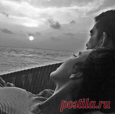 (1) Facebook