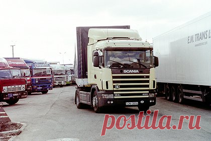 В России возникла угроза нехватки прицепов для перевозки продуктов. Российский рынок на фоне западных санкций столкнулся с угрозой дефицита полуприцепов-рефрижераторов, которые используются для перевозки продуктов питания, лекарств и других товаров, требующих низких температур. Основной проблемой стали холодильные установки, которые выпускаются американскими компаниями.