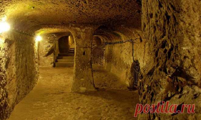 12000-летние подземные туннели абсолютно реальны! Он простираются от Шотландии до Турции! По всей Европе простираются тысячелетние туннели, которые ведут от Северной Шотландии к средиземному морю!
Вряд ли кто-то будет отрицать, что эти 12000-летние подземные дороги поистине впечатляющие!
П…