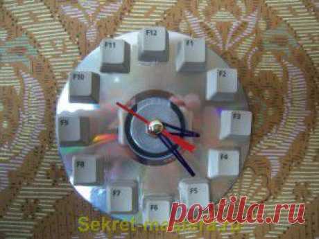 Часы из CD диска и клавиатуры