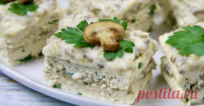 Новое блюдо из курицы, на которое гости накидываются первым делом Куриные пирожные в облаке грибного крема.