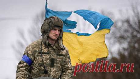 Сотрудников военкомата на Украине отправили под домашний арест за пытки призывников. На Украине сотрудников военкомата в Тернополе, которых обвиняют в пытках после видео с избиением призывников, посадили под ночной домашний арест, сообщает украинское Государственное бюро расследований (ГБР). &quot;Тернопольский городской ...