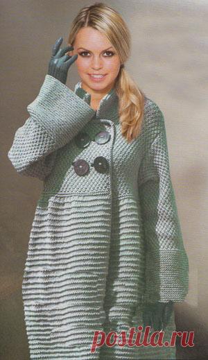 Пальто, связанное спицами