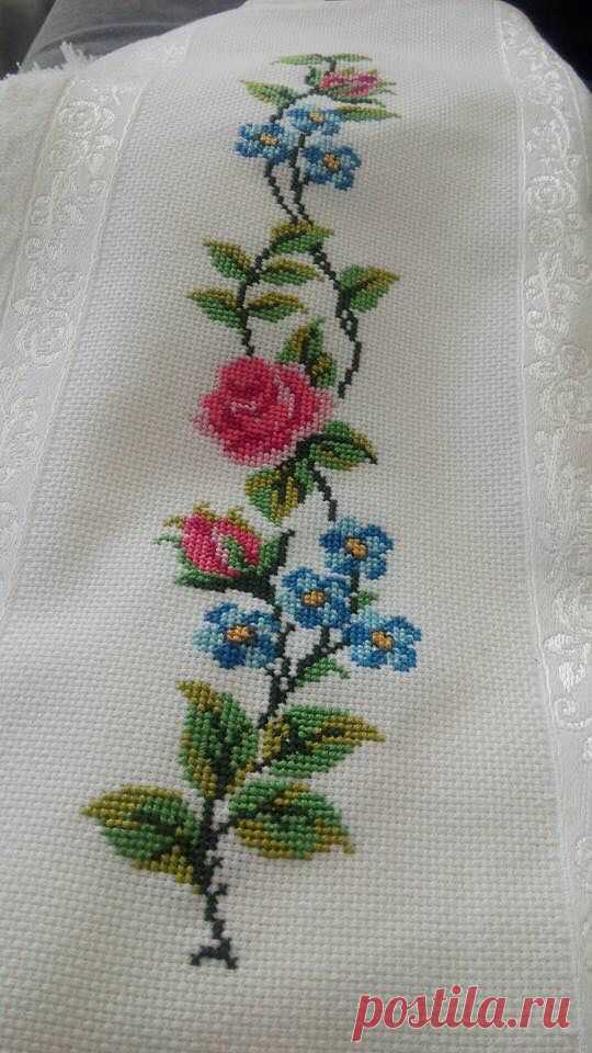 Huriye Çolak сохранил(а) Пин на доску «Güller». 
Cross stitch  |  Pinterest • Всемирный каталог идей