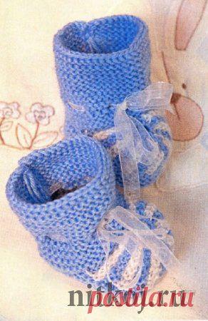 Голубые пинетки с белыми полосками » Ниткой - вязаные вещи для вашего дома, вязание крючком, вязание спицами, схемы вязания