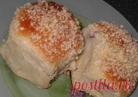 Булочки с наполнителем и посыпкой

Ингредиенты:

200 мл. теплого молока
50 граммов маргарина для выпечки типа "пышка"
2 шт. яйца (одно для смазывания булочек и одно в тесто)
3 ст. ложки сахара
3 ст. ложки растительного масла
1 пакетик ванильного сахара
1 чайная ложка дрожжей (пакмайя)
2-2.5 стакана муки
0.5 ч. ложки соли
варенье,ягоды или фрукты в начинку

Для посыпки:
1 столовая ложка сливочного масла
2-3 столовых ложки муки
1 столовая ложка сахара.

Приготовление:

В теп...