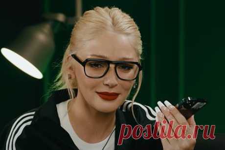 Блогерша Ивлеева рассказала о странном случае с поклонником. Российская блогерша и телеведущая Анастасия Ивлеева рассказала о связанном с поклонником странном случае, который произошел с ней. Подробности она раскрыла в шоу «Контакты». По ее словам, несколько лет назад на одном мероприятии она познакомилась с мужчиной, который представился братом актера Гоши Куценко.