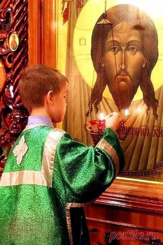 Чудесные правила для малышей:
1. Как с кроватки свесим ногу, сразу скажем: «Слава Богу!»
2. После встанем у кроватки, чтобы выполнить зарядку.
3. Чтоб не бегать к докторам, чисти зубки по утрам
4. Чтоб не ныл животик твой, руки мой перед едой.
5. Перед тем, как подкрепиться, надо Богу помолиться
6. Чтобы слабым помогать, надо кашу доедать.
7. Кончил кушать или пить - надо поблагодарить.
8. Чтобы папа не ворчал, сделай, что пообещал.
9. Перед делом говори: «Господи, благосл...
