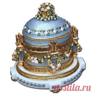 Faberge Egg  1907 - "Gradle with Garland". Currently in a private collection in the USA. A gift to Maria from her son. |  Jasmin Thomas приколол(а) это к доске Faberge