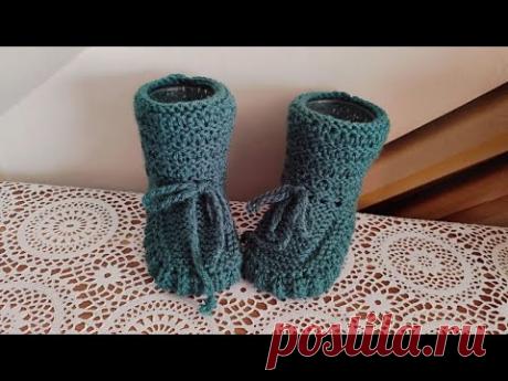 Простые однотонные пинеточки, связанные простой вязкой