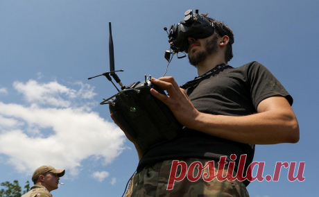 FT сообщила о потере Украиной пятой части снаряжения НАТО. Из-за потерь в технике ВСУ решили сменить тактику и теперь сосредоточились на артобстреле российских позиций вместо попыток прорваться через минные поля. Россия называет действия Украины безуспешными, а потери — «громадными»