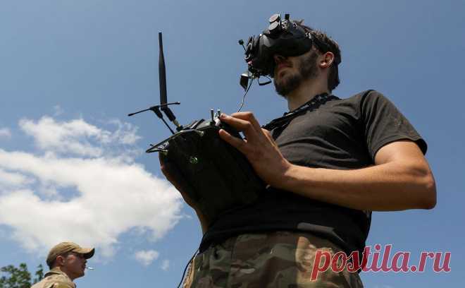 FT сообщила о потере Украиной пятой части снаряжения НАТО. Из-за потерь в технике ВСУ решили сменить тактику и теперь сосредоточились на артобстреле российских позиций вместо попыток прорваться через минные поля. Россия называет действия Украины безуспешными, а потери — «громадными»