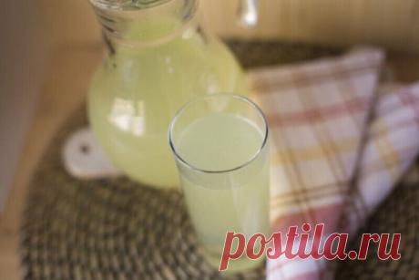 Вот вам и сыворотка с чесноком!(личный опыт).

Писать или не писать? Признаюсь, колебался. Ведь без конца твердить, что дважды два - четыре, смешно и глупо. Это я к слову о пользе сыворотки с чесноком. Мой пример тому подтверждение. Сверху донизу не болит ни один суставчик: ни шума, ни скрипа, ни звона. Даже больное сердце стало здоровым.

Была гипертрофия левого сердечного желудочка. Исчезла. Последняя ЭКГ показала: все в норме, пульс 59. Пленку храню. Могу показать любом...