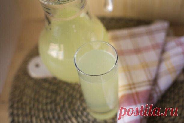 Вот вам и сыворотка с чесноком!(личный опыт).

Писать или не писать? Признаюсь, колебался. Ведь без конца твердить, что дважды два - четыре, смешно и глупо. Это я к слову о пользе сыворотки с чесноком. Мой пример тому подтверждение. Сверху донизу не болит ни один суставчик: ни шума, ни скрипа, ни звона. Даже больное сердце стало здоровым.

Была гипертрофия левого сердечного желудочка. Исчезла. Последняя ЭКГ показала: все в норме, пульс 59. Пленку храню. Могу показать любом...