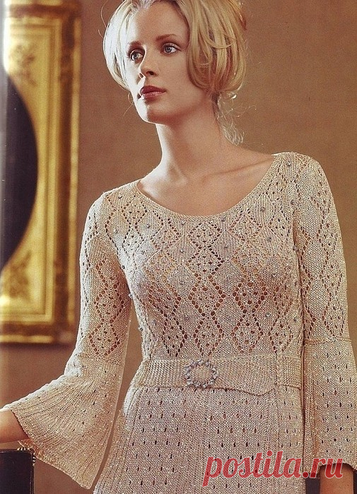 Ажурное платье спицами цвета шампань