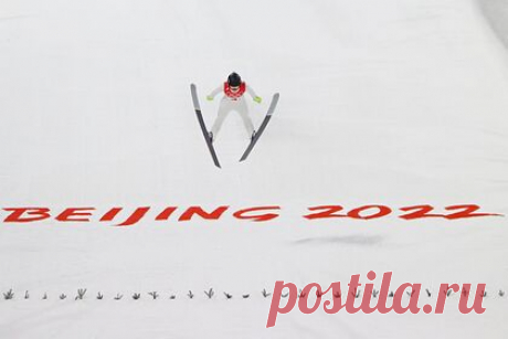 Иностранцы назвали цирком первую медаль России на ОИ в прыжках с трамплина. Иностранные пользователи сети остались недовольны тем, что сборная России завоевала серебро в командном турнире по прыжкам с трамплина на Олимпийских играх 2022 года в Пекине. Болельщики посчитали, что лишь из-за дисквалификации сильнейших команд россиянам удалось получить медали, и назвали произошедшее цирком.