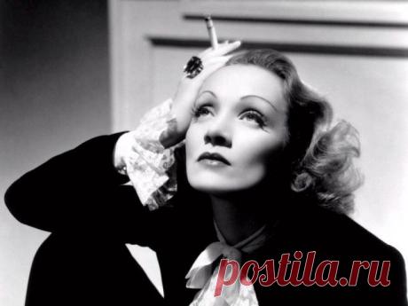 Женщины делятся на две категории: рассеяные, которые вечно забывают на диване перчатки, и внимательные, которые одну перчатку обязательно приносят домой.​