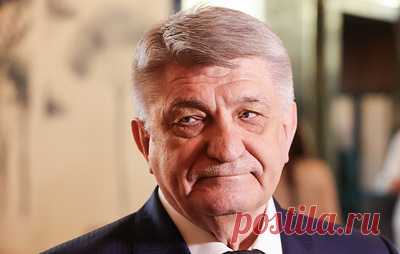Александр Сокуров назвал слова о завершении карьеры вырванными из контекста. Кинорежиссер рассказал, что не планирует отказываться от съемок, но создаются такие условия, в которых он не может работать