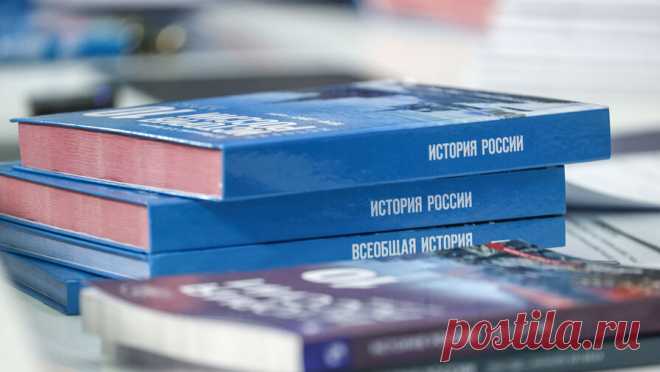 ФАС завела второе дело на издательство "Просвещение". Федеральная антимонопольная служба (ФАС) России возбудила второе дело в отношении издательства "Просвещение" по подозрению в завышении стоимости учебников по истории. Об этом сообщается на сайте ФАС. В случае признания нарушения ...