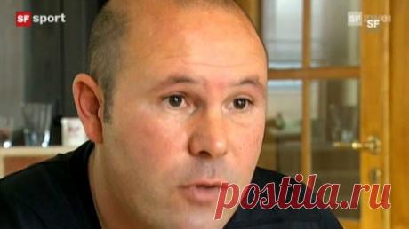 В маленьком городке Льеж в Бельгии живет Жан-Марк Босман, которому сегодня исполнилось 50 лет. Отметить юбилей на широкую ногу он не может, потому что совсем недавно вышел из тюрьмы, пока не нашел работу и вынужден влачить жалкое существование на пособие по безработице. Многим современным футболистам его имя вообще не знакомо. Но именно Босману «миллионеры в бутсах» обязаны своими баснословными состояниями. В 1995 году Босман изменил футбол раз и навсегда 

https://www.aif.ru/sport/pers