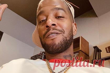 Рэпер Kid Cudi накрасил ногти и закрыл комментарии в Instagram из страха критики. Популярный американский рэпер Скотт Рамон Сиджеро Мескади, более известный как Kid Cudi, показал свой маникюр на новом фото и закрыл комментарии в Instagram из-за критики фанатов. 37-летний исполнитель поделился в соцсети селфи, на котором он запечатлен в серебристом шлеме и белой футболке.