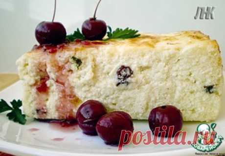Творожная запеканка со сметанным кремом и ягодами - кулинарный рецепт
