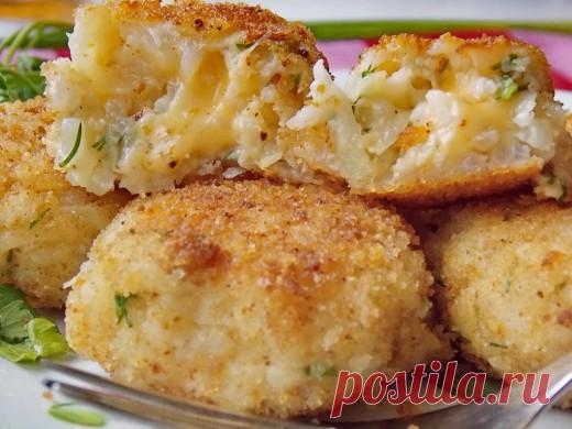 Котлеты из сельдерея с рисом Все знают, что из корневого сельдерея можно готовить различные полезные салаты – с капустой, морковкой, яблоками, огурцами и ещё многими овощами-фруктами. Но знаете ли Вы, что корень сельдерея хорошо добавлять и в другие блюда, например в котлетки или запеканки? Котлеты из сельдерея с...