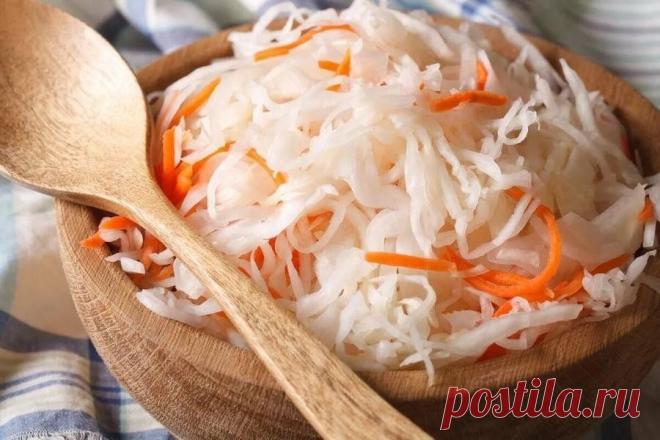 Правильно квасим капусту, получается сочная, хрустящая и вкусная Скорее всего нет ни одного огородника, который хотя бы раз в жизни не квасил капусту. Это один из самых надежных способов сохранить капусту. В квашеном виде, в прохладном месте она хранится не...