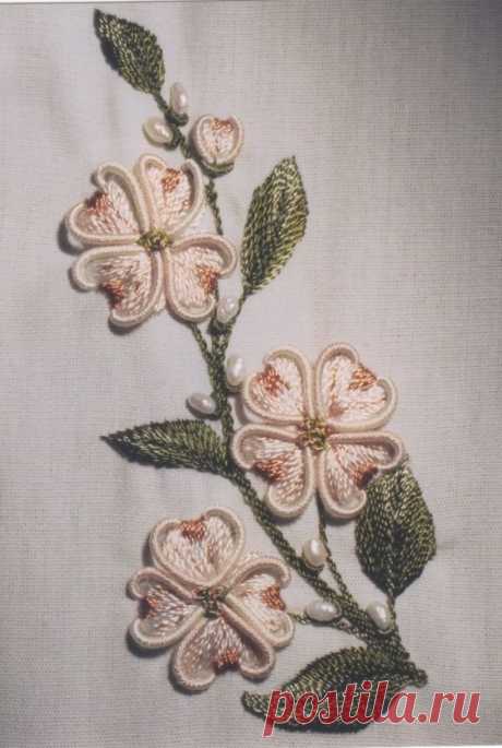 (209) Yosemite Dogwood Brazilian Embroidery | Brodderi