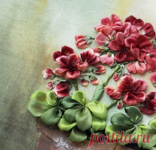 Нарисовала фон, слепила горшочки, посадила герань. Пусть цветёт. За окном метель, а дома тепло и солнечно. Душа радуется, когда перед глазами такая красота.

Авторская работа с чистого листа
Размер 21х30
Цена 2500+ отправка