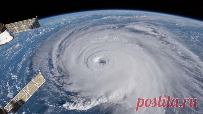 На Камчатку обрушился мощный циклон. Камчатка оказалась под ударом мощного циклона. В Петропавловске-Камчатском, административном центре области, с утра наблюдается коллапс на дорогах, пишет Telegram-канал SHOT. "В городе застревают автобусы, люди вынуждены добираться ...