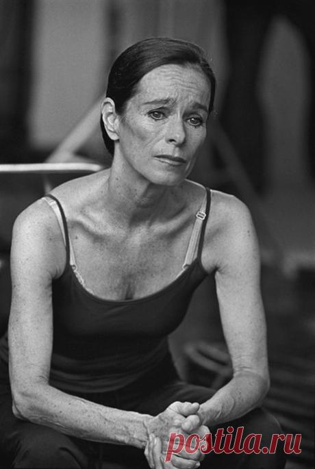 Видите эту девушку? Она дочь старого шута. Помните, его звали Чарли?.. Сегодня ей 69. Она звезда мирового кинематографа и дочь великого актера, чей вклад в этот самый мировой кинематограф трудно переоценить. А когда-то в далеком 1965…