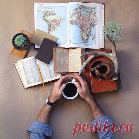 20 книг, от которых невозможно оторваться

1. Терри Пратчетт, «Угонщики»
2. Сомерсет Моэм, «Бремя страстей человеческих»
3. Александр Дюма, «Граф Монте-Кристо»
4. Анна Гавальда, «35 кило надежды»
5. Франсуаза Саган, «Поводок»
6. Стивен Кинг, «Оно»
7. Донна Тартт, «Тайная история»
8. Фэнни Флэгг, «Жареные зеленые помидоры» 
9. Диана Сеттерфилд, «Тринадцатая сказка»
10. Дэн Симмонс, «Гиперион»
11. Дж. К. Ролинг, "Гарри Поттер и философский камень" 
12. Дж. Р. Р. Толкин, "Вла...