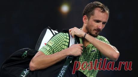 «Не получилось найти ответы»: Медведев и Андреева вылетели с Australian Open, взяв лишь 13 геймов на двоих. Российские теннисисты впервые с 2018 года не будут представлены в четвертьфиналах одиночного разряда Australian Open. Причём Даниил Медведев и Мирра Андреева не просто проиграли в четвёртом круге Лёнеру Тьену и Элине Свитолиной соответственно, а фактически потерпели фиаско: на двоих они сумели взять всего 13 геймов. А победитель турнира Большого шлема и вовсе одну из партий отдал под…