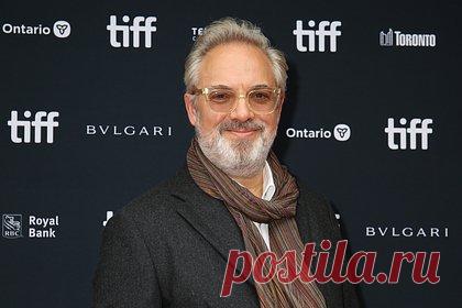 Сэм Мендес предложил сделать режиссером «Джеймса Бонда» женщину. Сэм Мендес Мендес заявил, что актер, исполняющий роль Бонда должен развиваться, как и режиссер проекта. В связи с этим он предложил, чтобы режиссированием франшизы занялась женщина. Сам кинематографист, который работал над двумя фильмами об агенте 007, отметил, что вряд ли вернется в проекту.