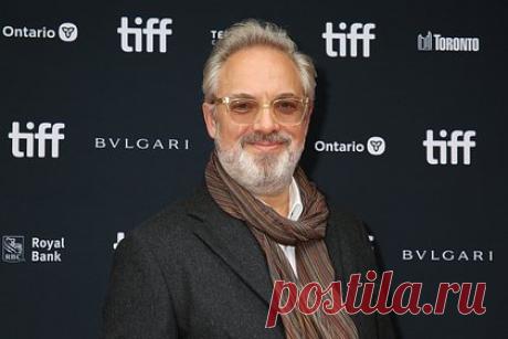 Сэм Мендес предложил сделать режиссером «Джеймса Бонда» женщину. Сэм Мендес Мендес заявил, что актер, исполняющий роль Бонда должен развиваться, как и режиссер проекта. В связи с этим он предложил, чтобы режиссированием франшизы занялась женщина. Сам кинематографист, который работал над двумя фильмами об агенте 007, отметил, что вряд ли вернется в проекту.