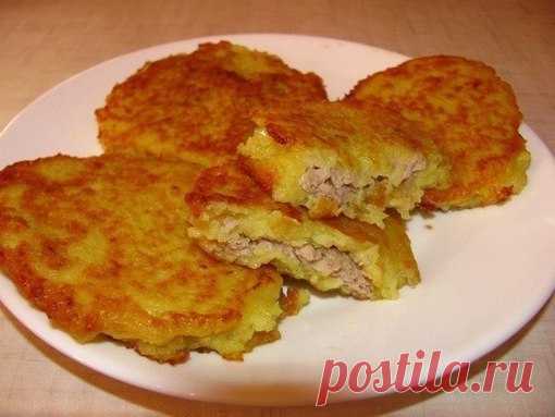 Деруны с мясом

Ингредиенты:

- 3 крупных картофелины
Показать полностью…